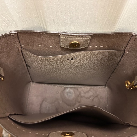 Tory Burch McGraw Bucket Shoulder Bag - Picture 4 of 9